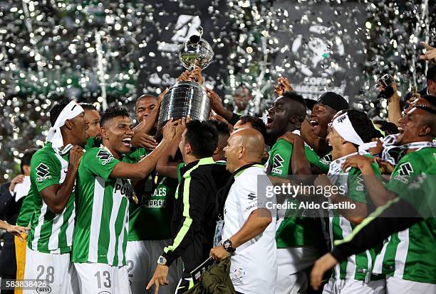 Players of Atletico Nacional celebrate with the trophy after a second leg final match between Atletico Nacional and Independiente del Valle as part...