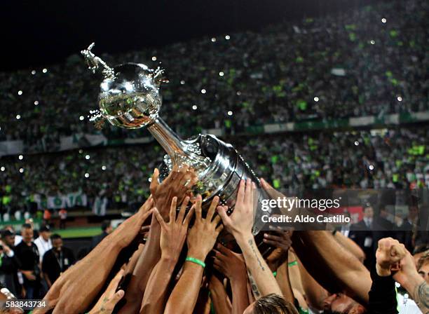 Players of Atletico Nacional celebrate their championship after winning a second leg final match between Atletico Nacional and Independiente del...