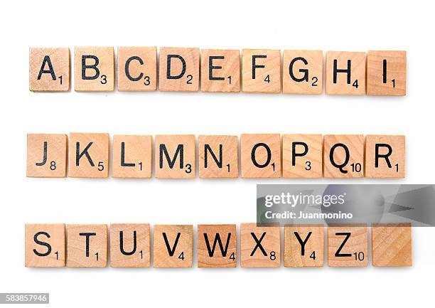 alfabeto completo de scrabble - letras fotografías e imágenes de stock