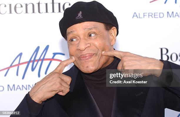 Singer Al Jarreau arrives at The Alfred Mann Foundation's 2nd Annual "Evening of Innovation and Inspiration" honoring Larry King and hosted by Ryan...