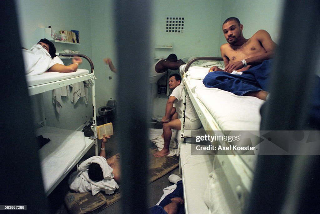Big Inmate Prisoners in their cells at the Men's Central Jail near downtown Los ...