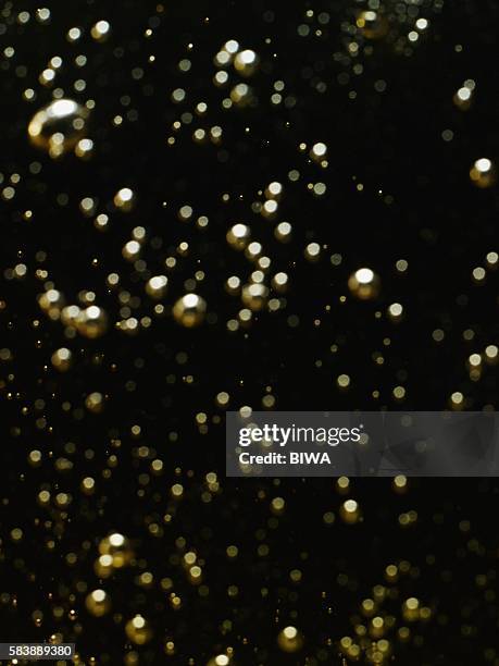bubbles in water - bulles champagne photos et images de collection
