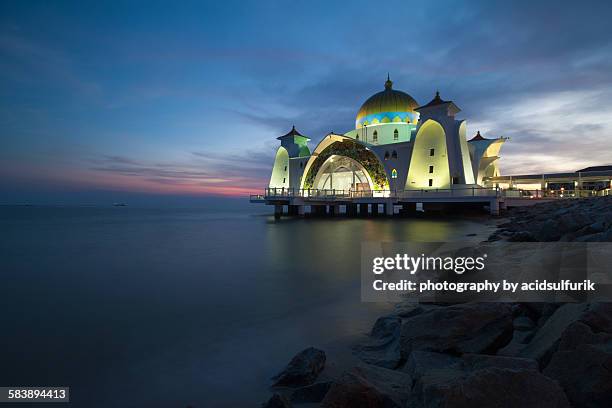 malacca straits mosque (masjid selat) on sunset - masjid selat melaka stock pictures, royalty-free photos & images