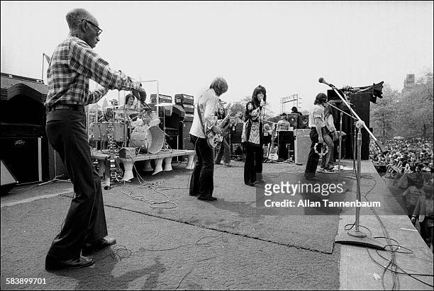 Rock music group Jefferson Starship, along with guest Papa John Creach on fiddle, perform in Central Park, New York, New York, May 1975.
