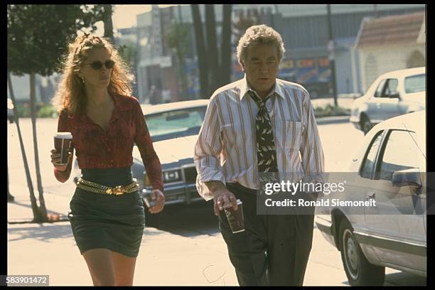 SET OF 'ERIN BROCKOVICH' DIRECTED BY S.SODERBERGH