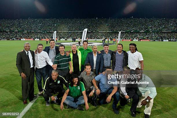 Former players of Atletico Nacional champions of the Copa Libertadores in 1989 are honored prior a second leg final match between Atletico Nacional...