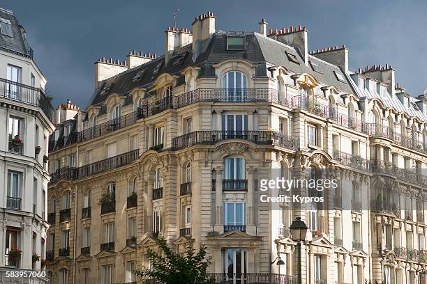 apartment building, residential structure, block of flats - paris shooting stock-fotos und bilder