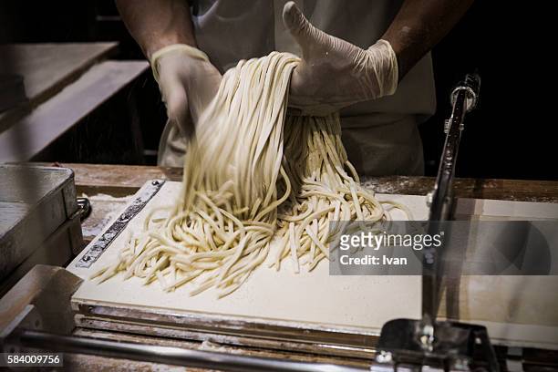 chief executives, makes japanese-style ramen, wheat noodles - buckwheat ストックフォトと画像