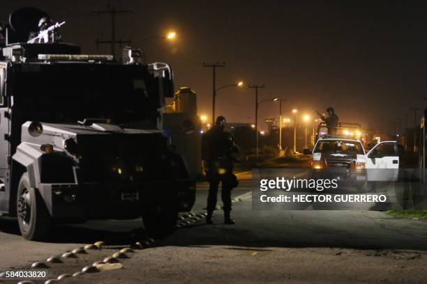 Mexico's Federal police members stand guard outside the federal maximum security prison in Puente Grande, Jalisco State Mexico on 28 July 2016,...