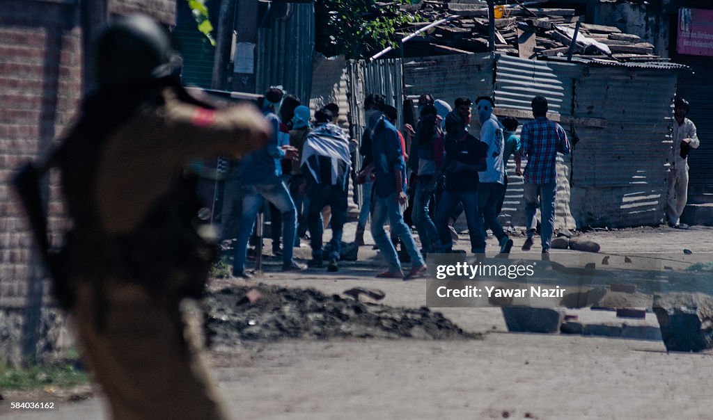Protesters March Towards City Center As Tensions Remain High In Kashmir