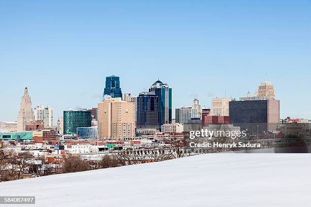 winter in kansas city - kansas city skyline stock pictures, royalty-free photos & images