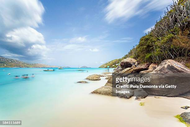 idyllic beach at magens bay, saint thomas - magens bay fotografías e imágenes de stock