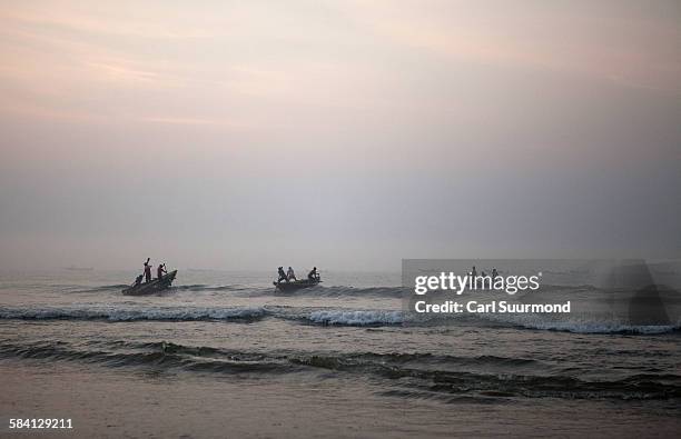 fishing boats at puri beach - odisha stock-fotos und bilder