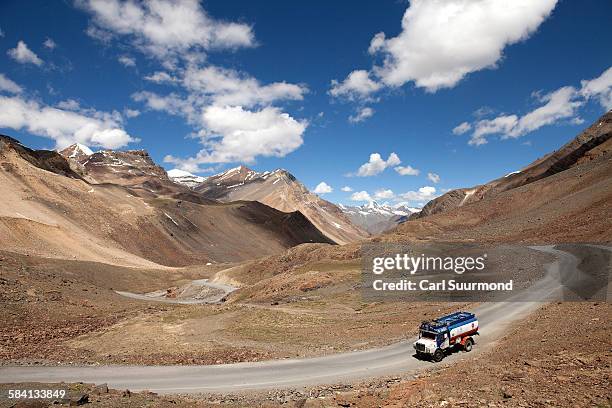 the leh-manali highway - ladakh stock-fotos und bilder