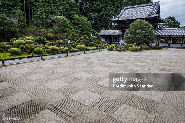 Tofukuji Fumo-in is a Zen garden in Kaisan-do, sub-temples at Tofuku-ji. The dry landscape karesansui garden here is composed of gravel raked into...