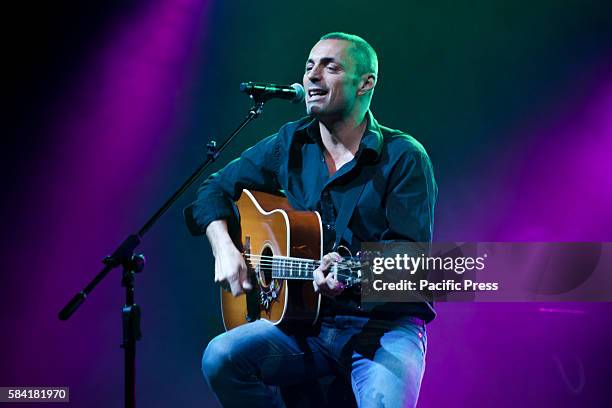 Alex Britti performing live at Teatro Colosseo for his "Chitarra Voce Piede" tour 2014.