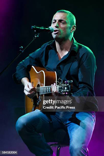 Alex Britti performing live at Teatro Colosseo for his "Chitarra Voce Piede" tour 2014.