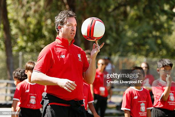 Former Liverpool player Robbie Fowler takes practice drills at a kids soccer clinic at the Addison-Penzak Jewish Community Center during the...