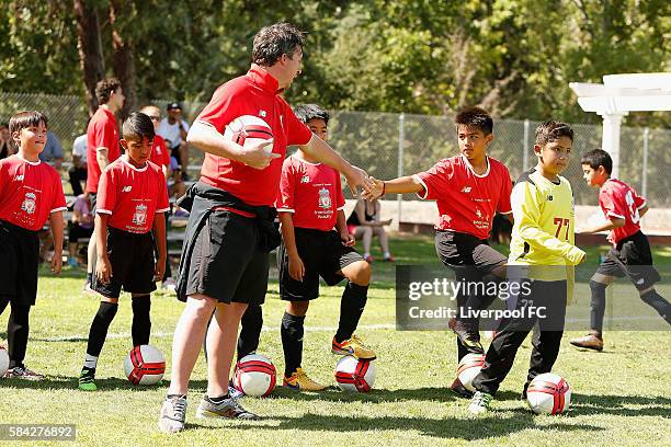 Former Liverpool player Robbie Fowler takes practice drills at a kids soccer clinic at the Addison-Penzak Jewish Community Center during the...