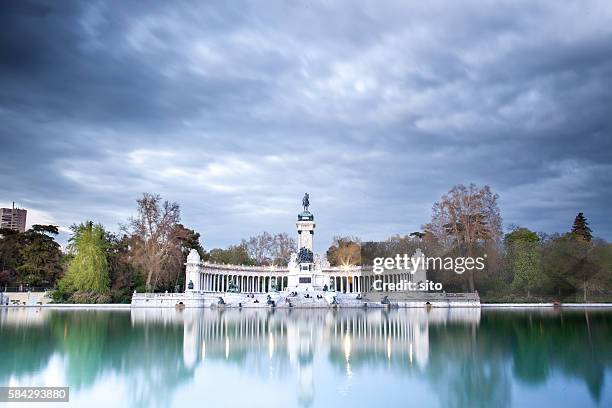 great pond of retiro's park & the monument to alfonso xii of spain - parque del buen retiro stock pictures, royalty-free photos & images