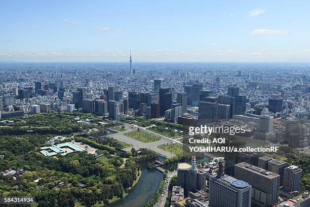 sky tree from imperial palace - imperial palace tokyo stock-fotos und bilder