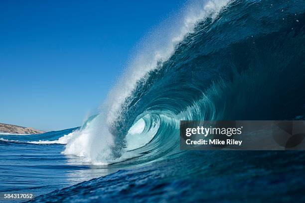 hollow pit - surfing wave stock pictures, royalty-free photos & images