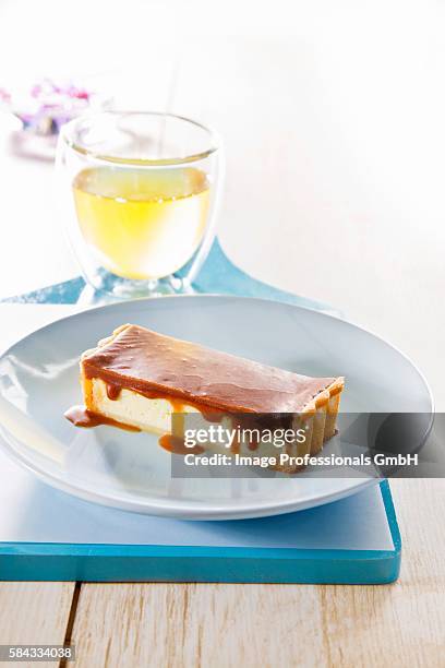 cheesecake with caramel sauce - caramel block stock pictures, royalty-free photos & images