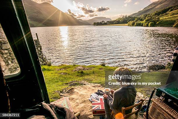 wild camping - english tea stock-fotos und bilder