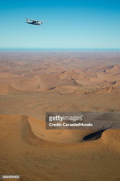 sobrevolando el desierto del namib - namibia airplane stock pictures, royalty-free photos & images
