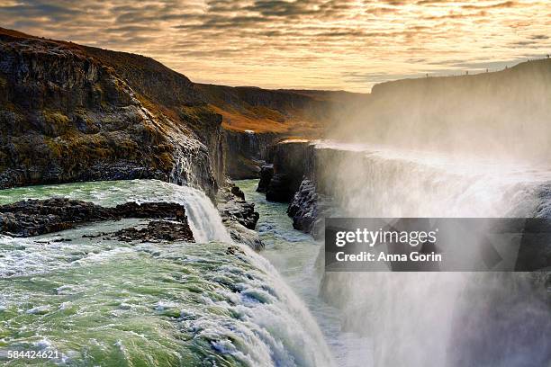 gullfoss waterfall at sunset, frost on cliffs - reiseroute golden circle stock-fotos und bilder