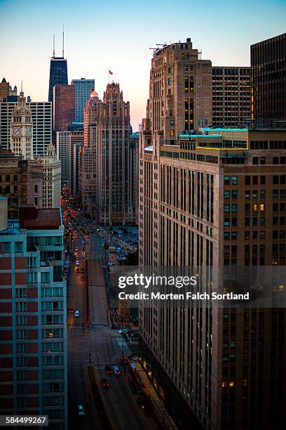 magnificent mile - tribune tower stockfoto's en -beelden