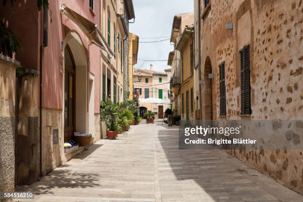 old town alcudia, mallorca, spain - alcudia stockfoto's en -beelden