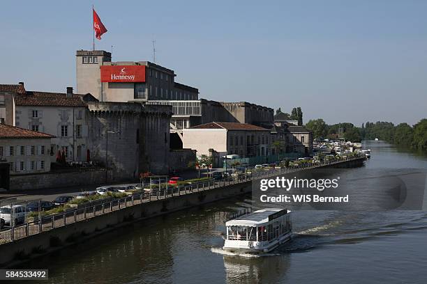 The historic seat of Hennessy, which houses the Grand Bureau and its 600 "rolls" water spirits, along the Charente river, the street Richonne is...