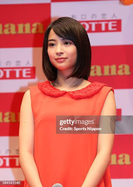 Actress/model Suzu Hirose attends the Lotte press conference on August 17, 2015 in Tokyo, Japan.