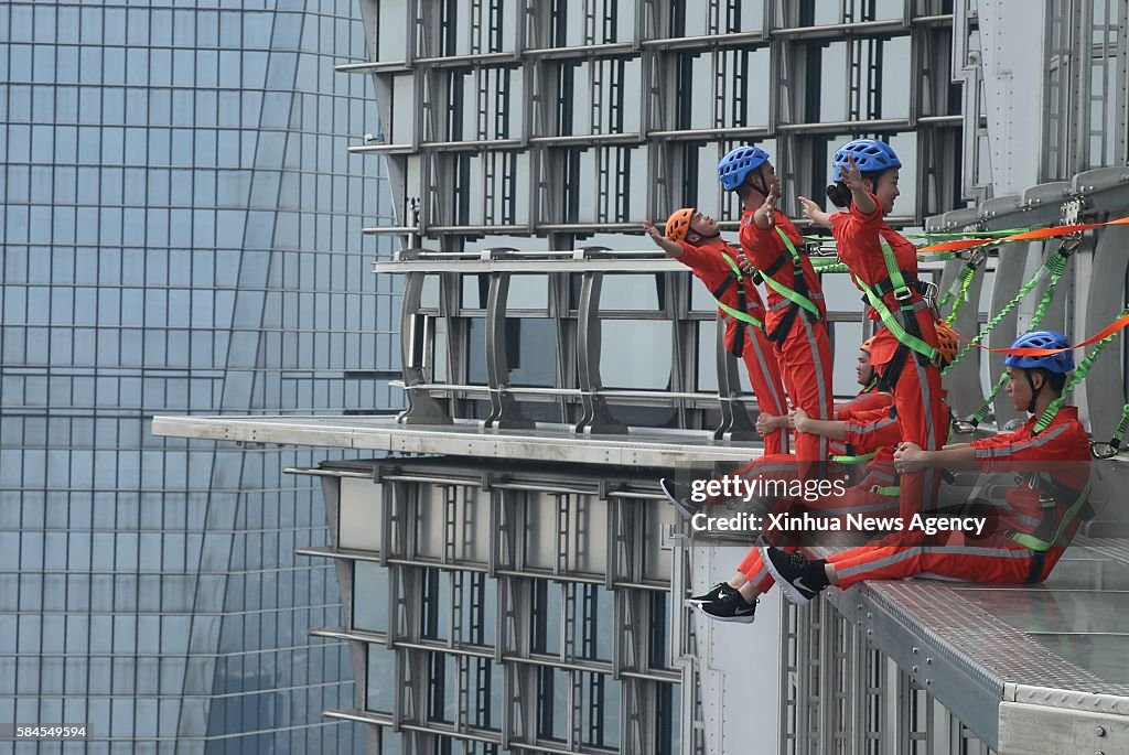 CHINA-SHANGHAI-SKYCRAPER-JIN MAO TOWER-SKYWALK (CN)