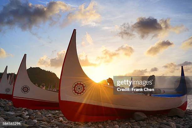 sunrise in the island of lanyu - lanyu taiwan stock pictures, royalty-free photos & images