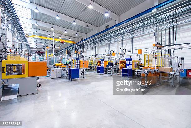 futuristic machinery in production line - factory stockfoto's en -beelden