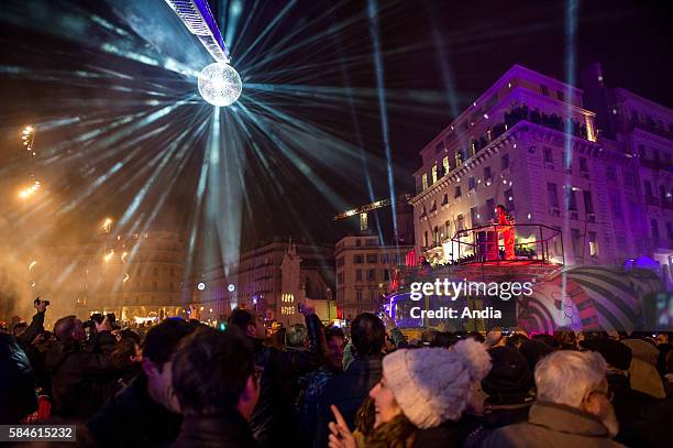 Marseille on : opening night of the cultural events "Marseille Provence 2013, European capital of Culture". Sons et lumieres show, festive atmosphere...