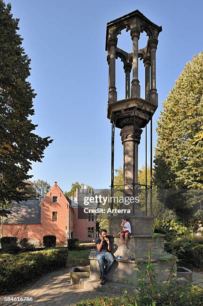 The pillory and the Bailli House at Kasteelbrakel / Braine-le-Chateau, Belgium.