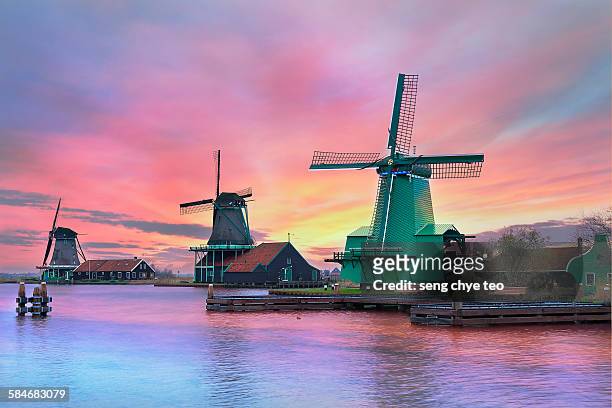 amsterdam iconic windmill - amsterdam sunrise stockfoto's en -beelden