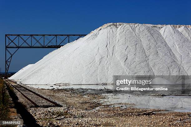 Saltworks, Salinas di Magherita di Savioa, riserva naturale Salina di Margherita di Savoia, Saline di Barletta, Barletta, Puglia, Italy.