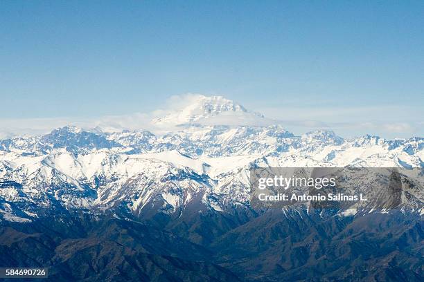 high view of the andes, the aconcagua is the higher one - anden stock-fotos und bilder