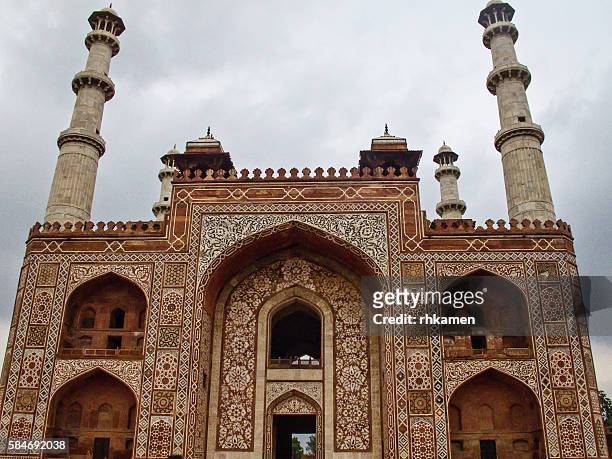 tomb of akbar the great, sikandra, agra, uttar pradesh, india - akbar's tomb stock pictures, royalty-free photos & images