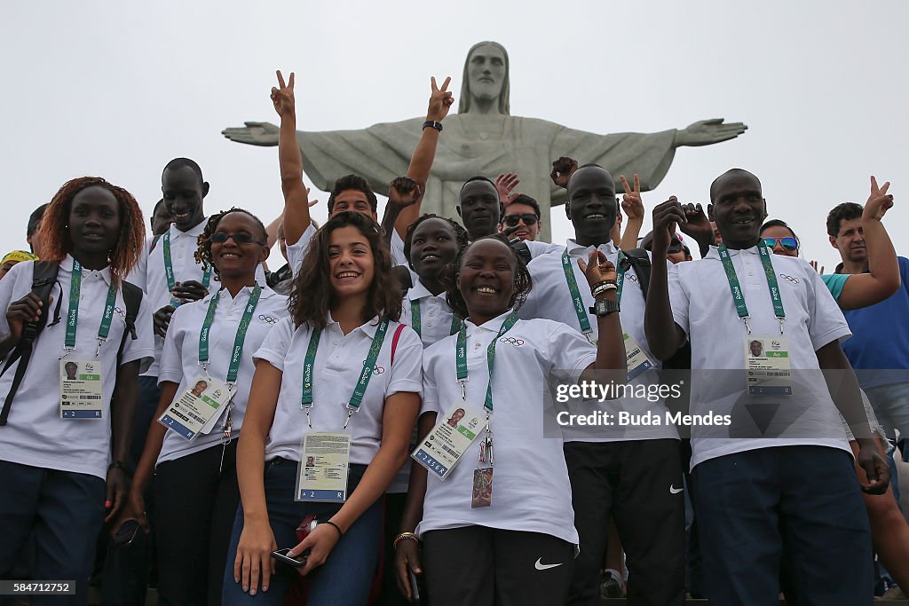 Olympics - Refugee Olympic Team visit Christ the Redeemer Statue
