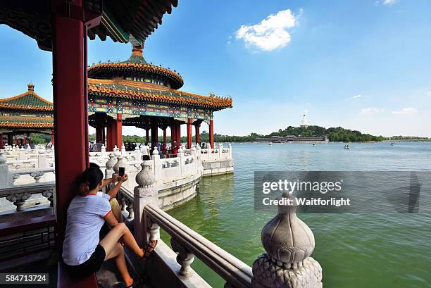 beihai park scenery in summer in beijing,china. - beihai park stockfoto's en -beelden