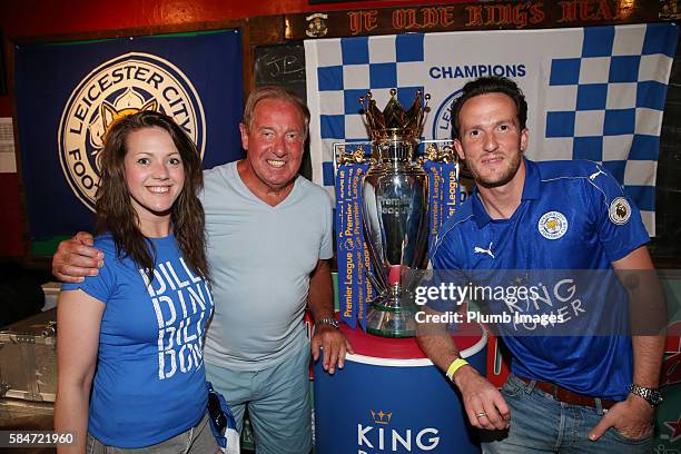 Leicester City's club ambassador Alan Birchenall meet local fans in Ye Olde Kings Head pub in Los Angeles during their Pre-Season US Tour on July 29,...