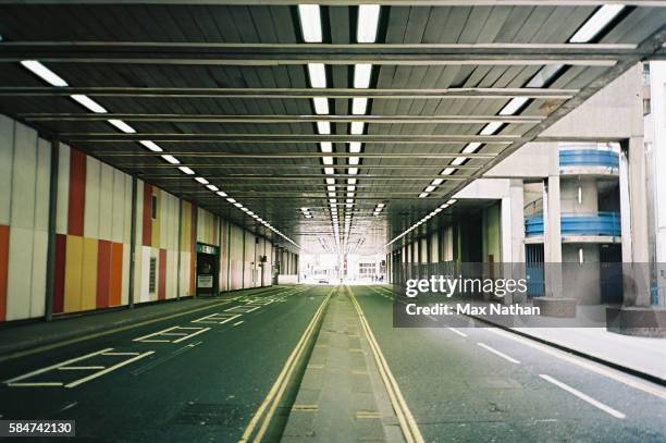 deserted underpass/tunnel, barbican, east london - イーストロンドン ストックフォトと画像