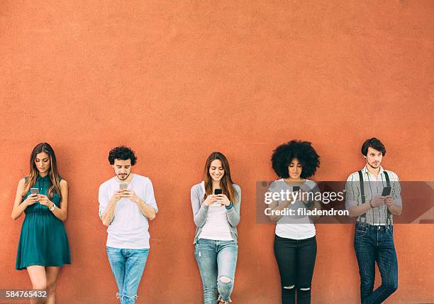 texting - person standing far stockfoto's en -beelden