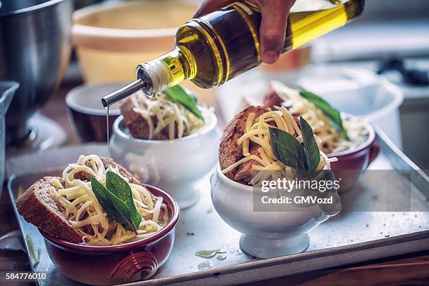 preparing french onion soup - french cheese stockfoto's en -beelden