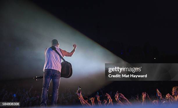 Country singer Tyler Farr performs on stage during the Watershed Music Festival at the Gorge Amphitheatre on July 30, 2016 in George, Washington.